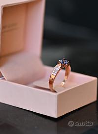 Anello tanzanite blu da 0,80 ct e diamante rosa...