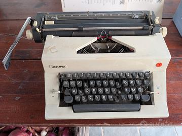 macchina da scrivere Olympia anni 60/70