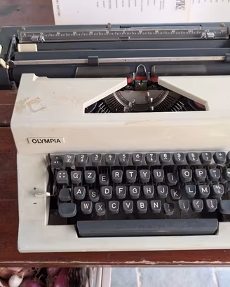 macchina da scrivere Olympia anni 60/70