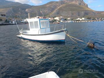 Barca a motore entroborbo (Gozzo)