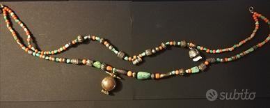Collana etnica con turchesi tibetani e coralli