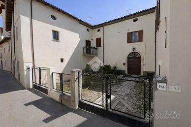 CASA SEMINDIPENDENTE A L'AQUILA