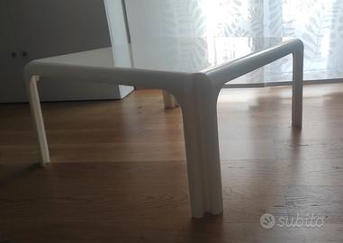 Tavolino Arcadia di Artemide (Magistretti)