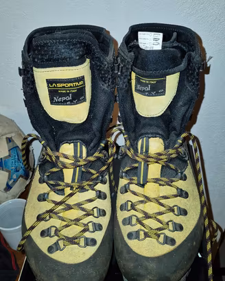 scarponi da alpinismo la SPORTIVA EVO