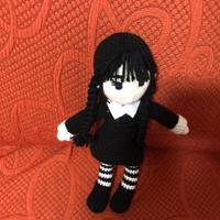 Bambola ad uncinetto MERCOLEDÌ