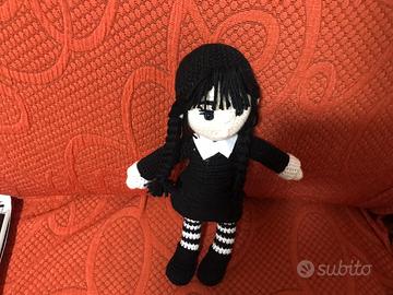 Bambola ad uncinetto MERCOLEDÌ