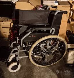 carrozzina a rotelle pieghevole 