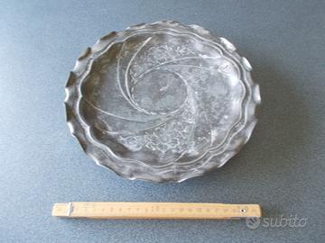 Alzatina in peltro antica