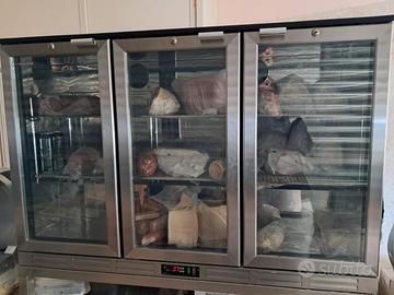 vetrinetta refrigerata per alimenti e bevande. 