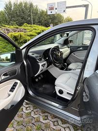 Mercedes-Benz B200