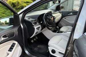 Mercedes-Benz B200
