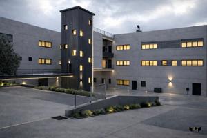 Capannone con ampio piazzale, 3000 mq