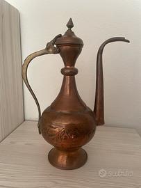 Caffettiera o teiera decorativa orientale
