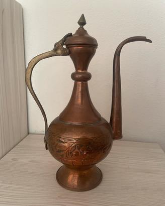 Caffettiera o teiera decorativa orientale