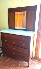 Cassettiera con specchiera