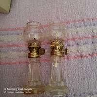 Due piccol lampade ad olio una con stoppino usato