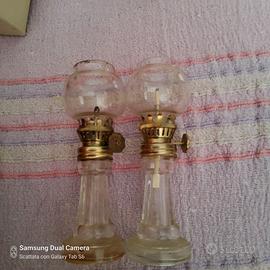 Due piccol lampade ad olio una con stoppino usato