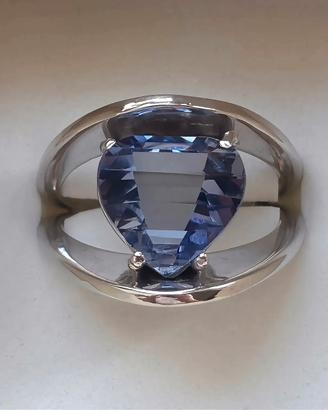 Anello artigianale in argento 925.