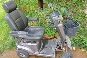 Scooter elettrico per disabili e anziani