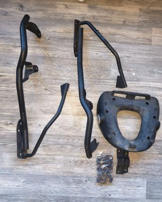 bauletto yamaha tmax con kit staffe e piastra givi