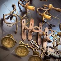 Antichi applique in bronzo massiccio