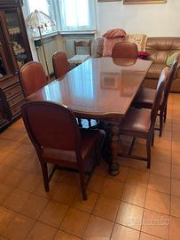tavolo con sedie in legno