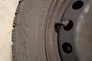 4 pneumatici  termici  175/65R15