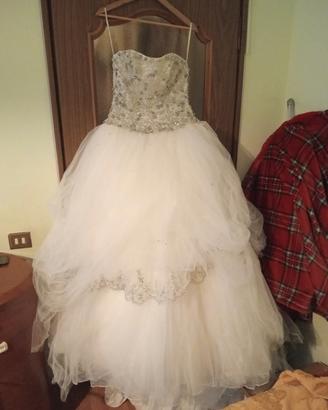 vestito da sposa stile principesco di Madaline Gar