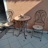 Tavolino e sedie da esterno