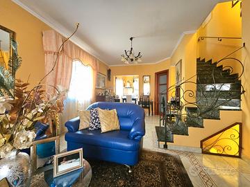 Casa indipendente con cortile carrabile