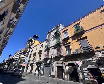 2 LOCALI A TORRE DEL GRECO