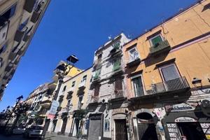 2 LOCALI A TORRE DEL GRECO