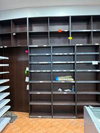 Scaffali da supermercato in legno