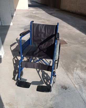 Sedia a rotelle pieghevole