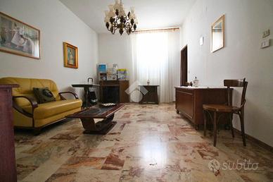 4 LOCALI A OSTUNI