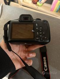 Canon 1300D + kit da viaggio NUOVA