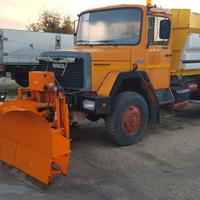 Macchina operatrice 4x4 spargisale spalaneve lama