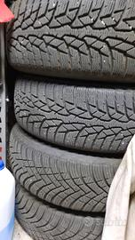 SET 4 Gomme invernali più cerchi 195 65 R 15