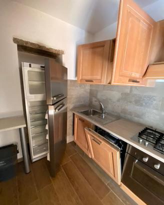 Casa su 3 livelli ammobiliata