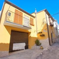 Casa indipendente centro paese con due garage