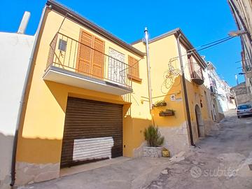 Casa indipendente centro paese con due garage