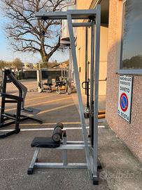 Stazione Lat Pull down technogym