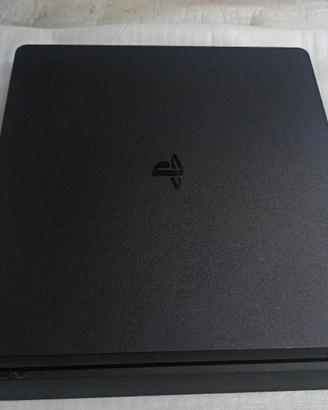 PS4 Slim 