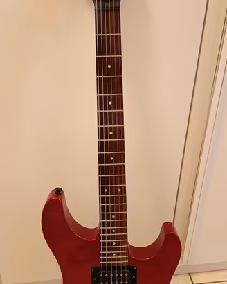 chitarra elettrica Yamaha con amplificatore fende