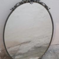 Specchio ovale con cornice in metallo Anni 60