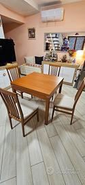 Tavolo 90x90 in legno massello più 4 sedie 