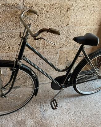 Bici antica da donna