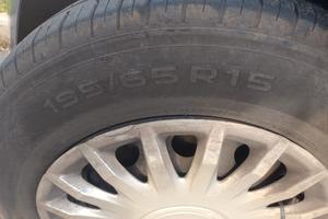 4 Pneumatici Fiat Stilo Nokian 195/65/15 e cerchi