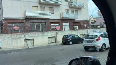 Locale 300 mq. con vetrine Via Oriani