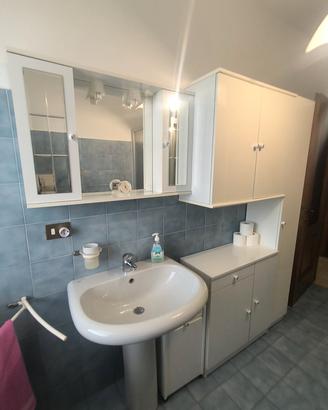 Mobile bagno completo con specchiera e pensili – 
